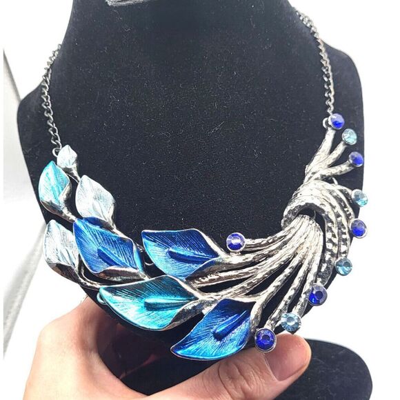 Jewelry - Statement Callalily Enamel Gunmetal Bib Necklace 19in